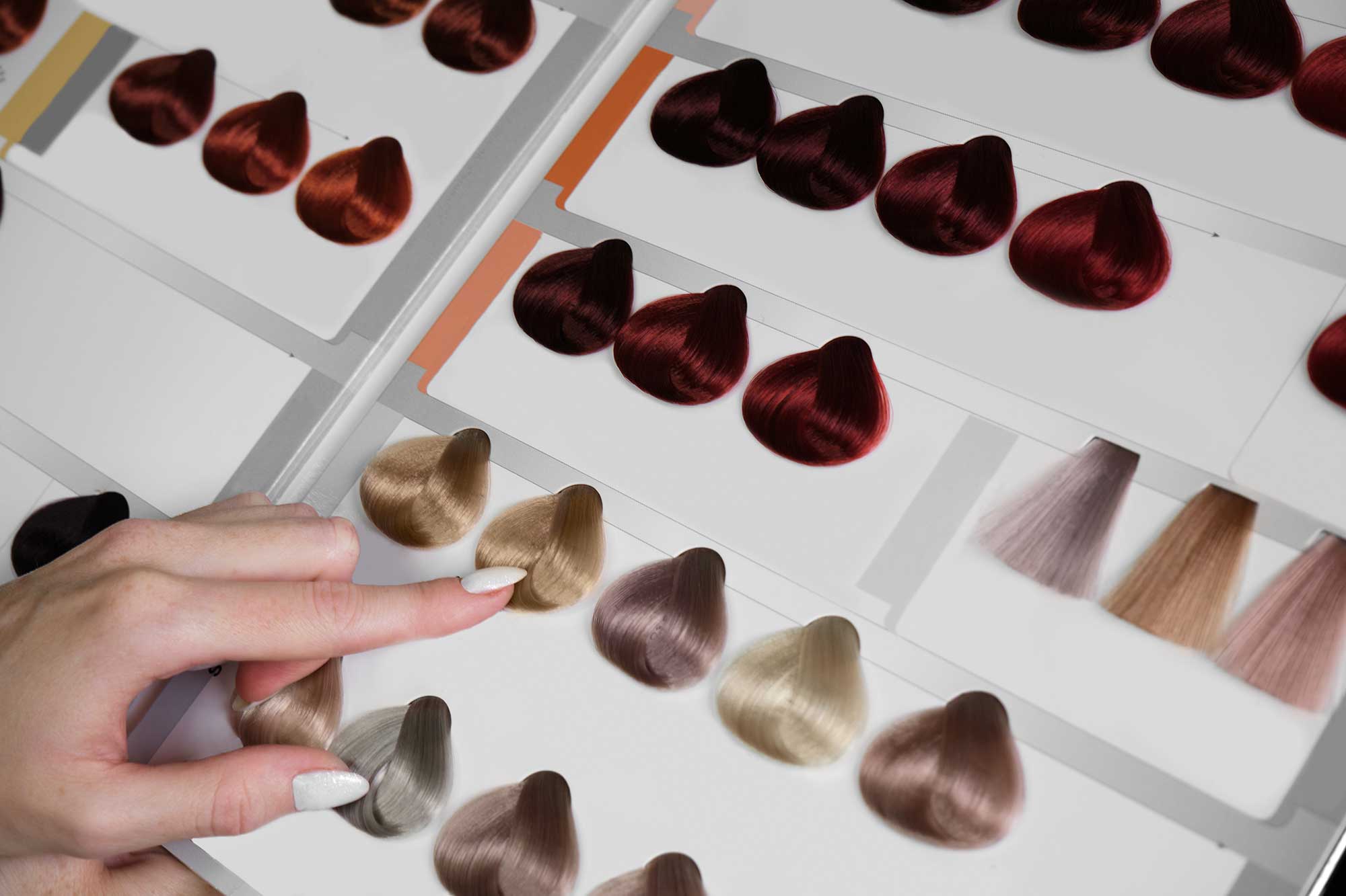close-up-color-palette-for-hair-coloring-in-haird